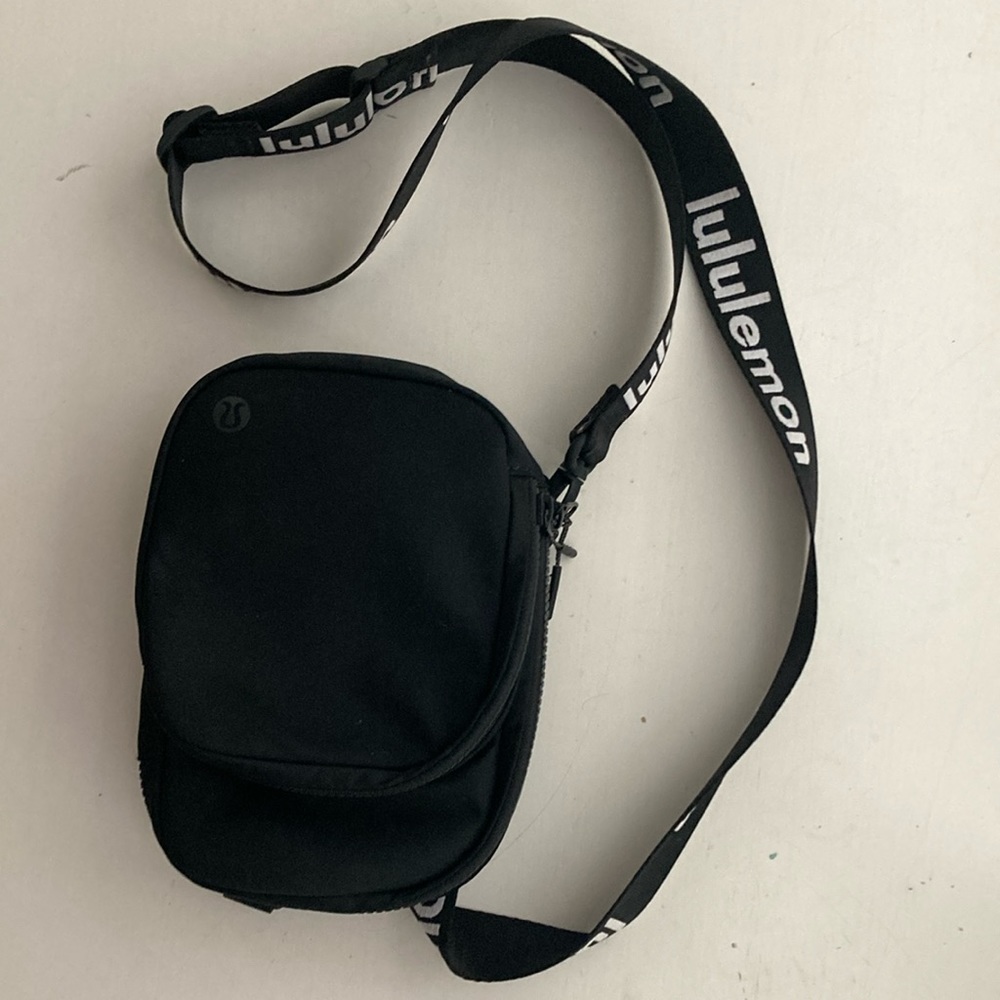 Lululemon crossbody belt bag